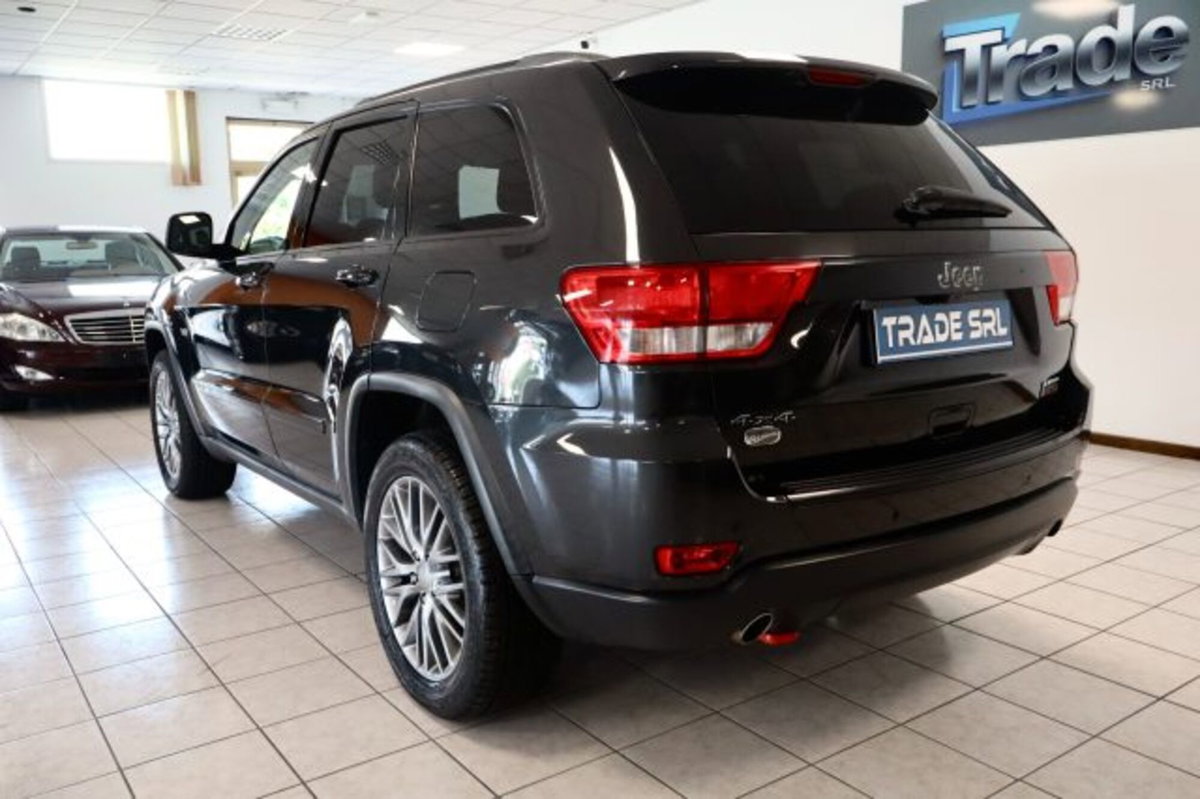 Jeep Grand Cherokee 5.7 V8 HEMI Summit (9)