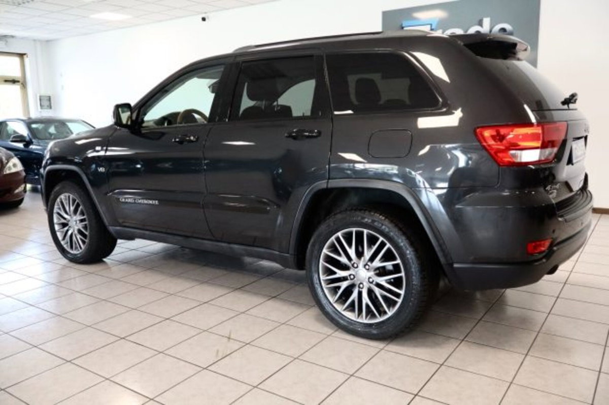 Jeep Grand Cherokee 5.7 V8 HEMI Summit (10)