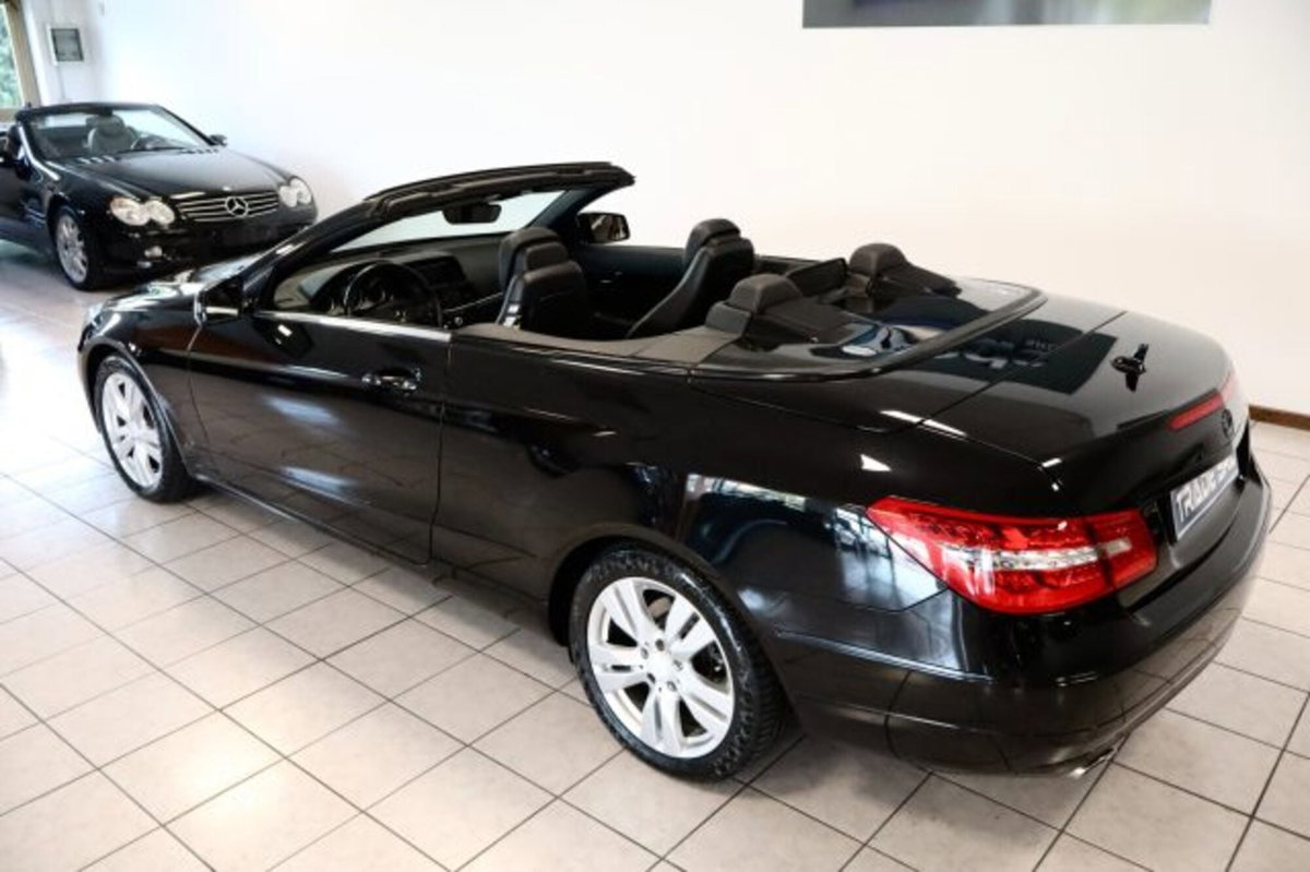 Mercedes-Benz Classe E Cabrio 200 CGI Cabrio BlueEFFICIENCY Avantgarde (9)