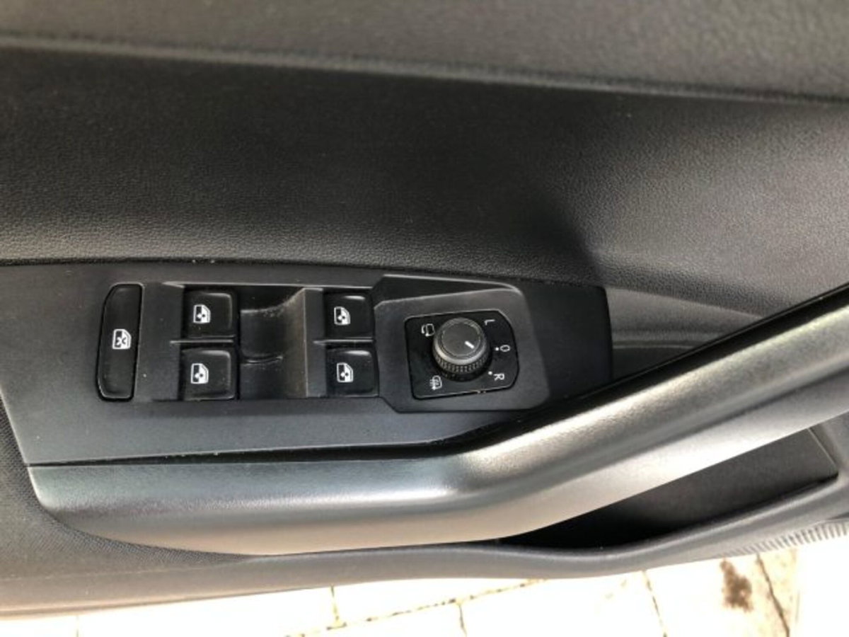 Volkswagen Polo 1.0 tsi R-Line 95cv (20)