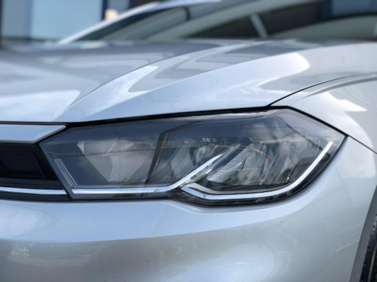 Volkswagen Polo 1.0 tsi R-Line 95cv (7)