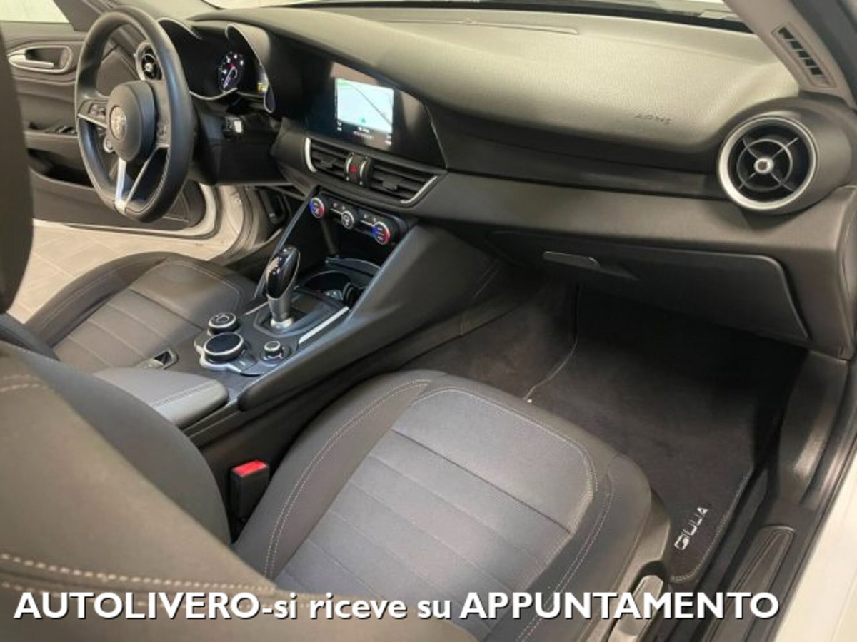 Alfa Romeo Giulia 2.2 Turbodiesel 150 CV AT8 Business (10)