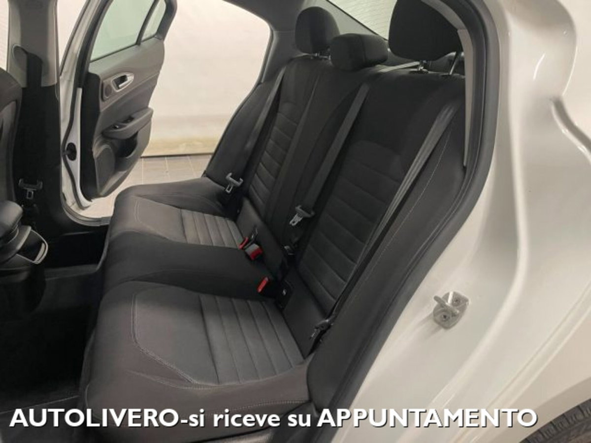 Alfa Romeo Giulia 2.2 Turbodiesel 150 CV AT8 Business (11)