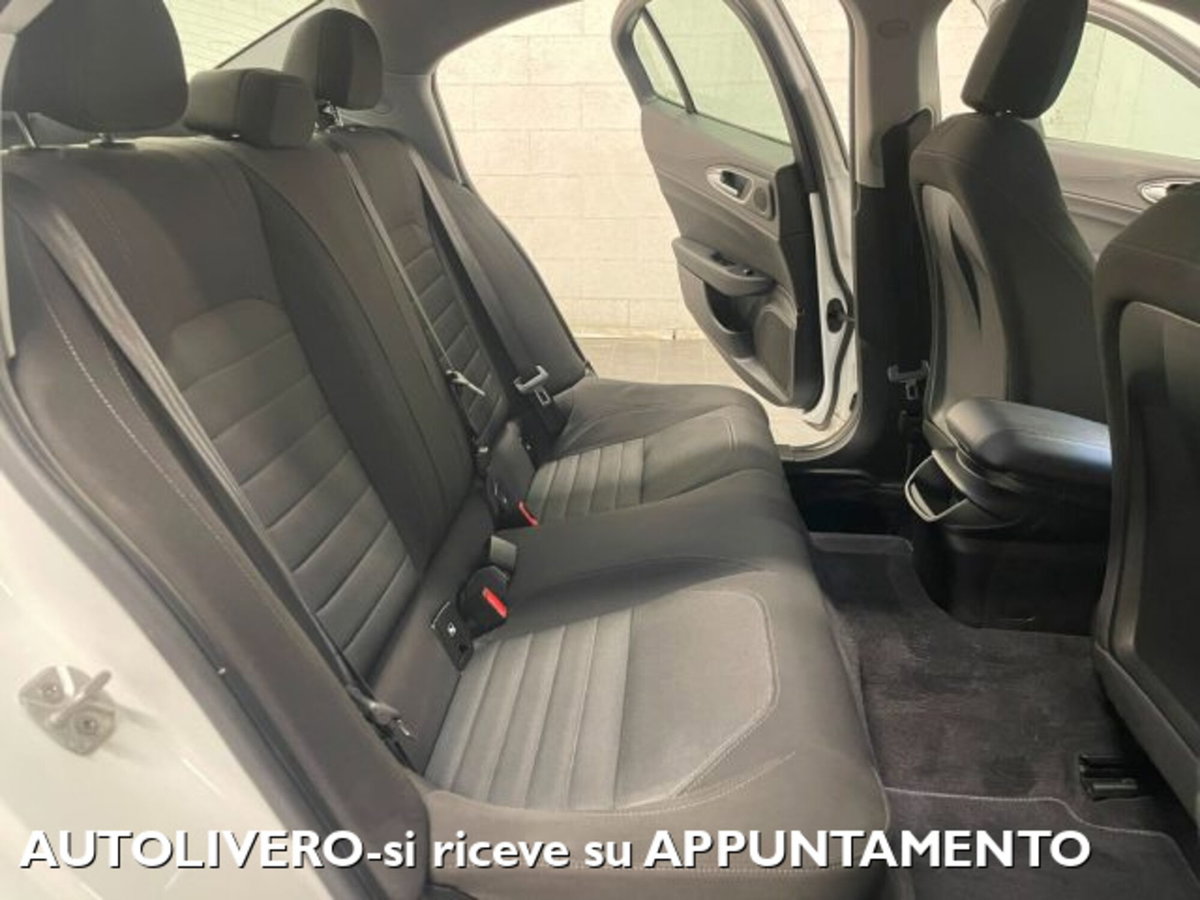 Alfa Romeo Giulia 2.2 Turbodiesel 150 CV AT8 Business (12)