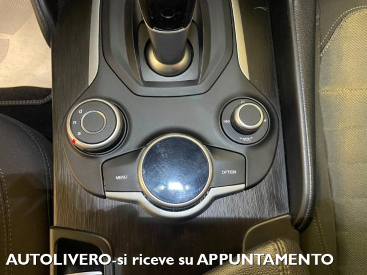 Alfa Romeo Giulia 2.2 Turbodiesel 150 CV AT8 Business (16)