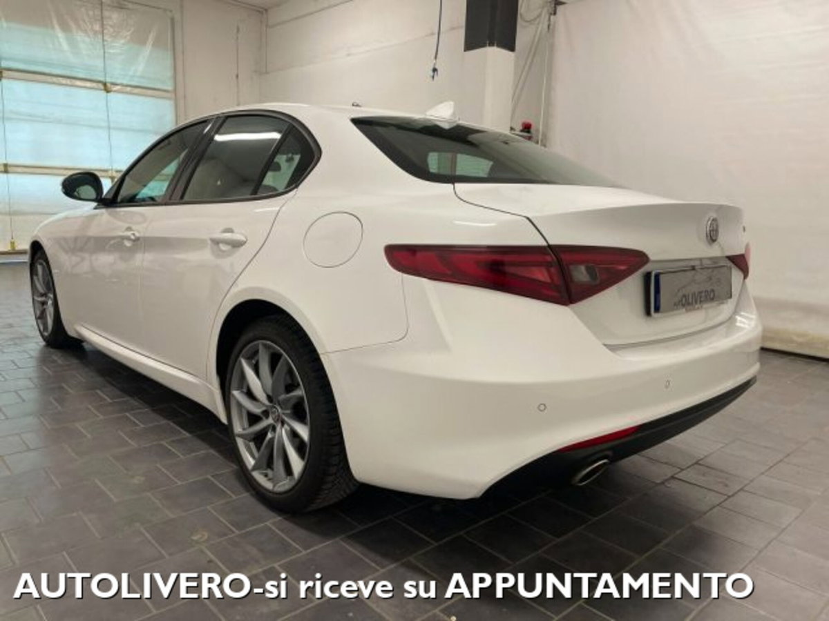 Alfa Romeo Giulia 2.2 Turbodiesel 150 CV AT8 Business (3)