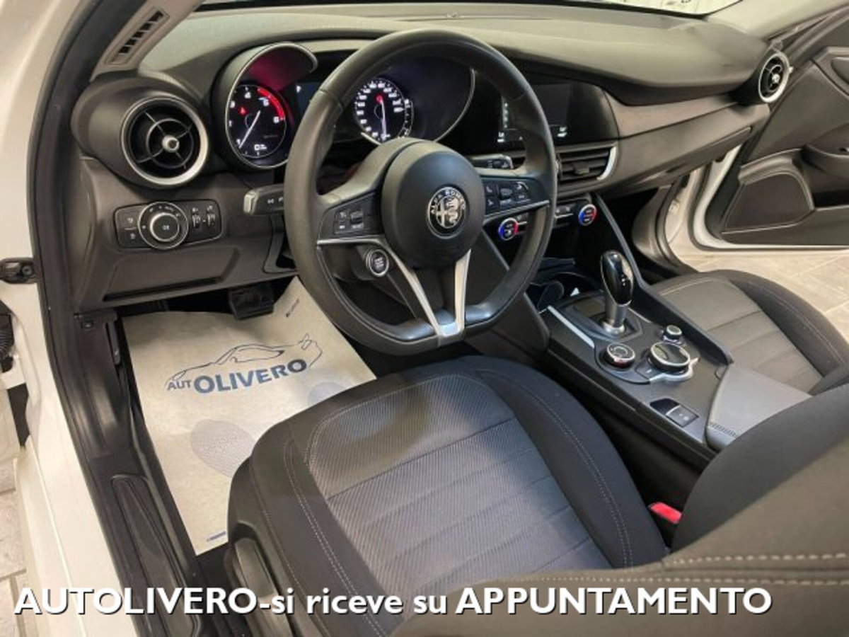 Alfa Romeo Giulia 2.2 Turbodiesel 150 CV AT8 Business (6)
