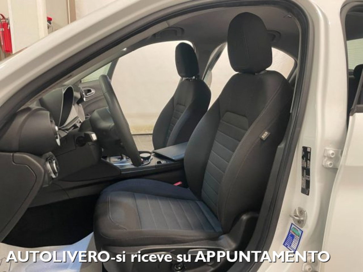 Alfa Romeo Giulia 2.2 Turbodiesel 150 CV AT8 Business (8)