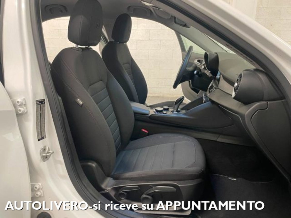 Alfa Romeo Giulia 2.2 Turbodiesel 150 CV AT8 Business (9)