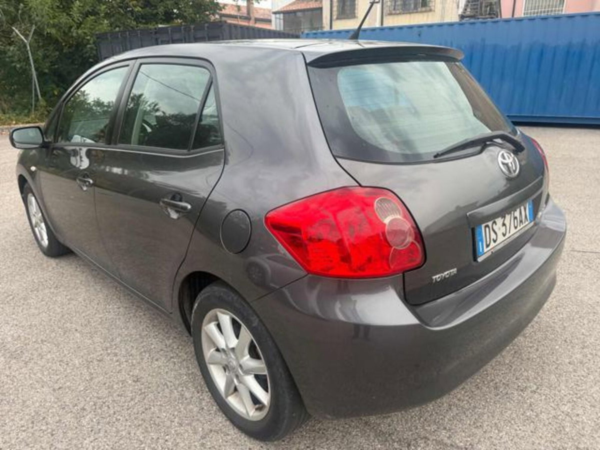 Toyota Auris 1.4 5 porte Sol (10)