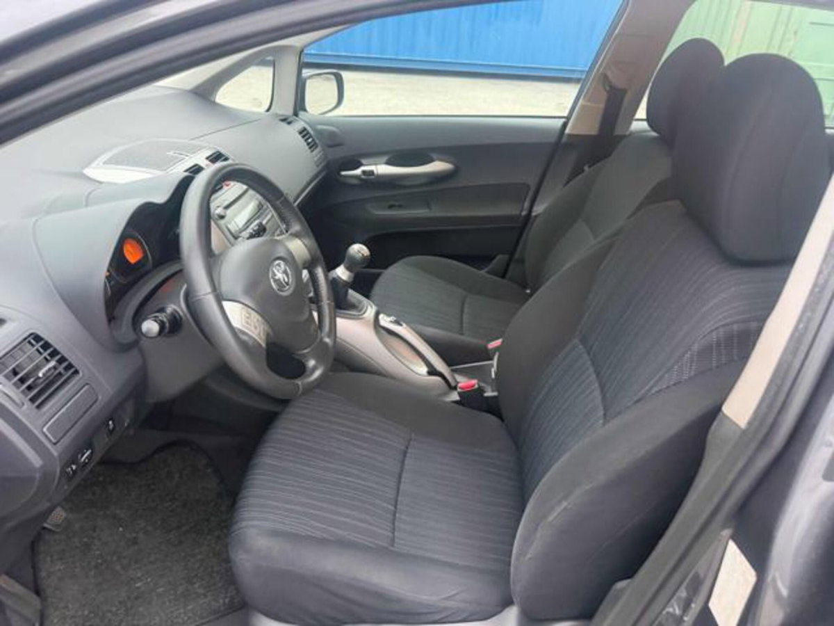 Toyota Auris 1.4 5 porte Sol (13)