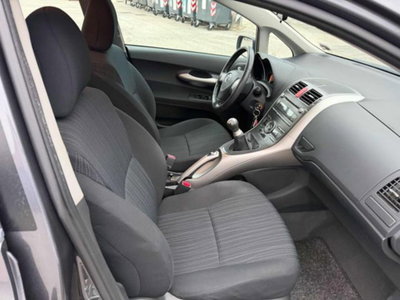 Toyota Auris 1.4 5 porte Sol (4)