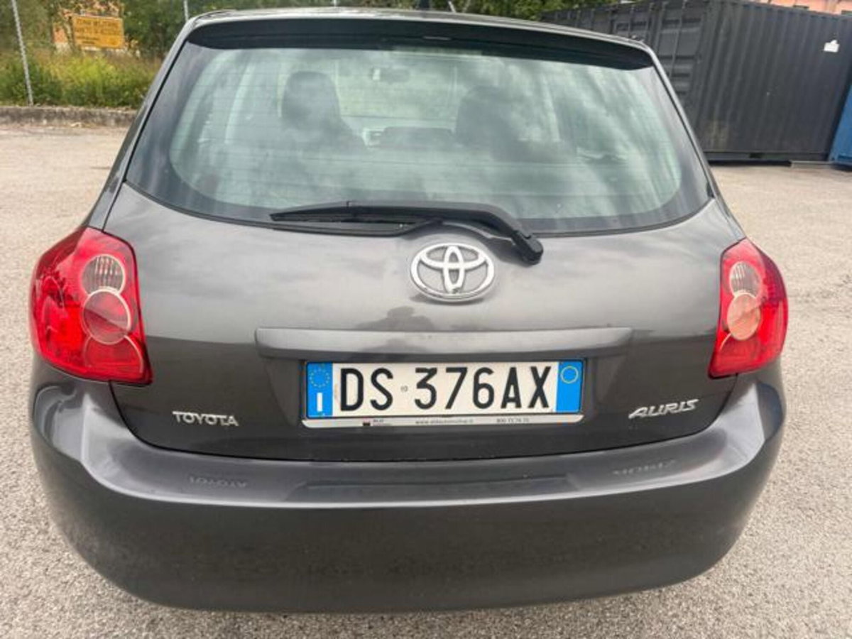 Toyota Auris 1.4 5 porte Sol (9)