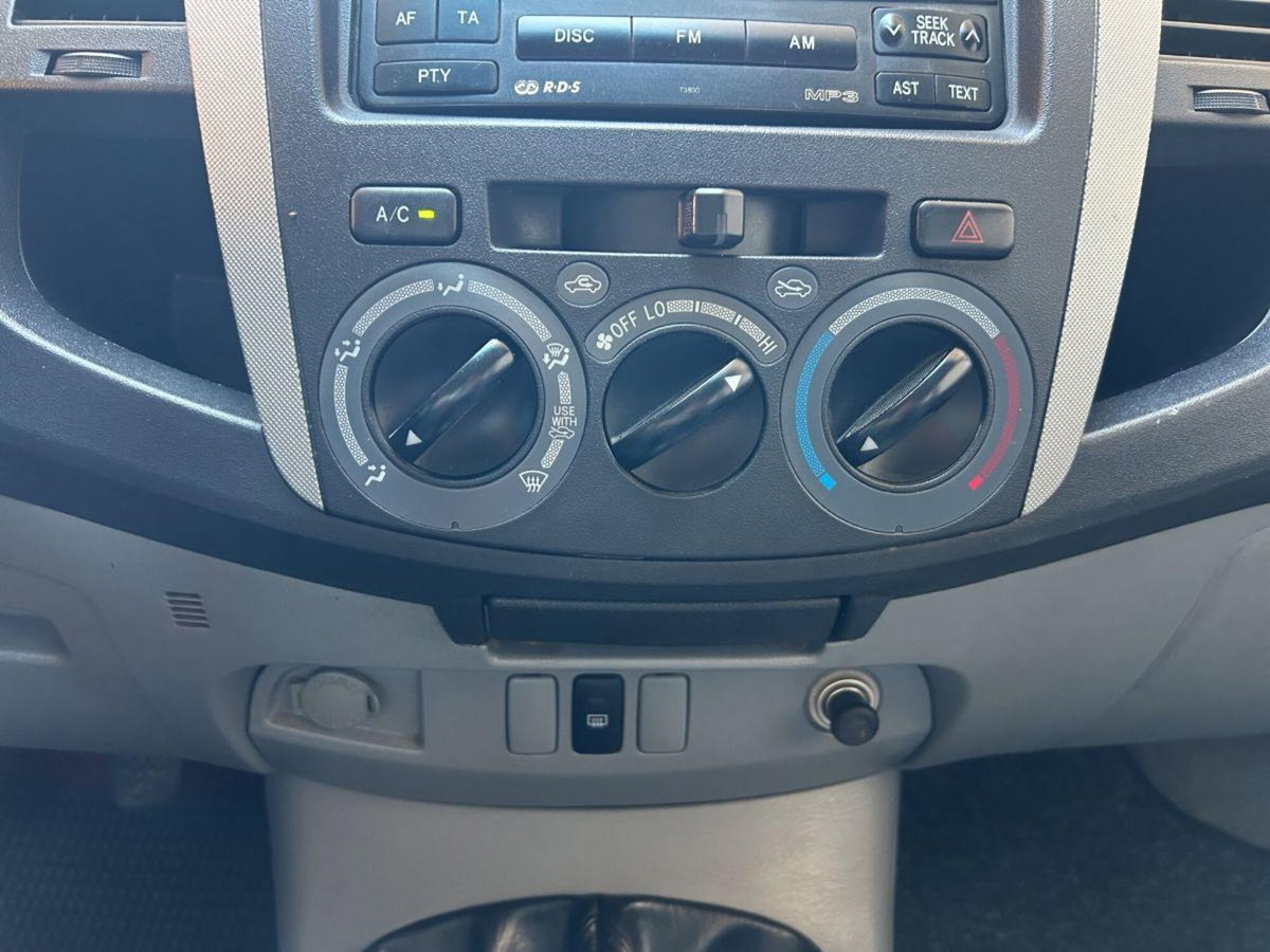 Toyota Hilux 3.0 D-4D 4WD 4p. Double Cab SR (16)