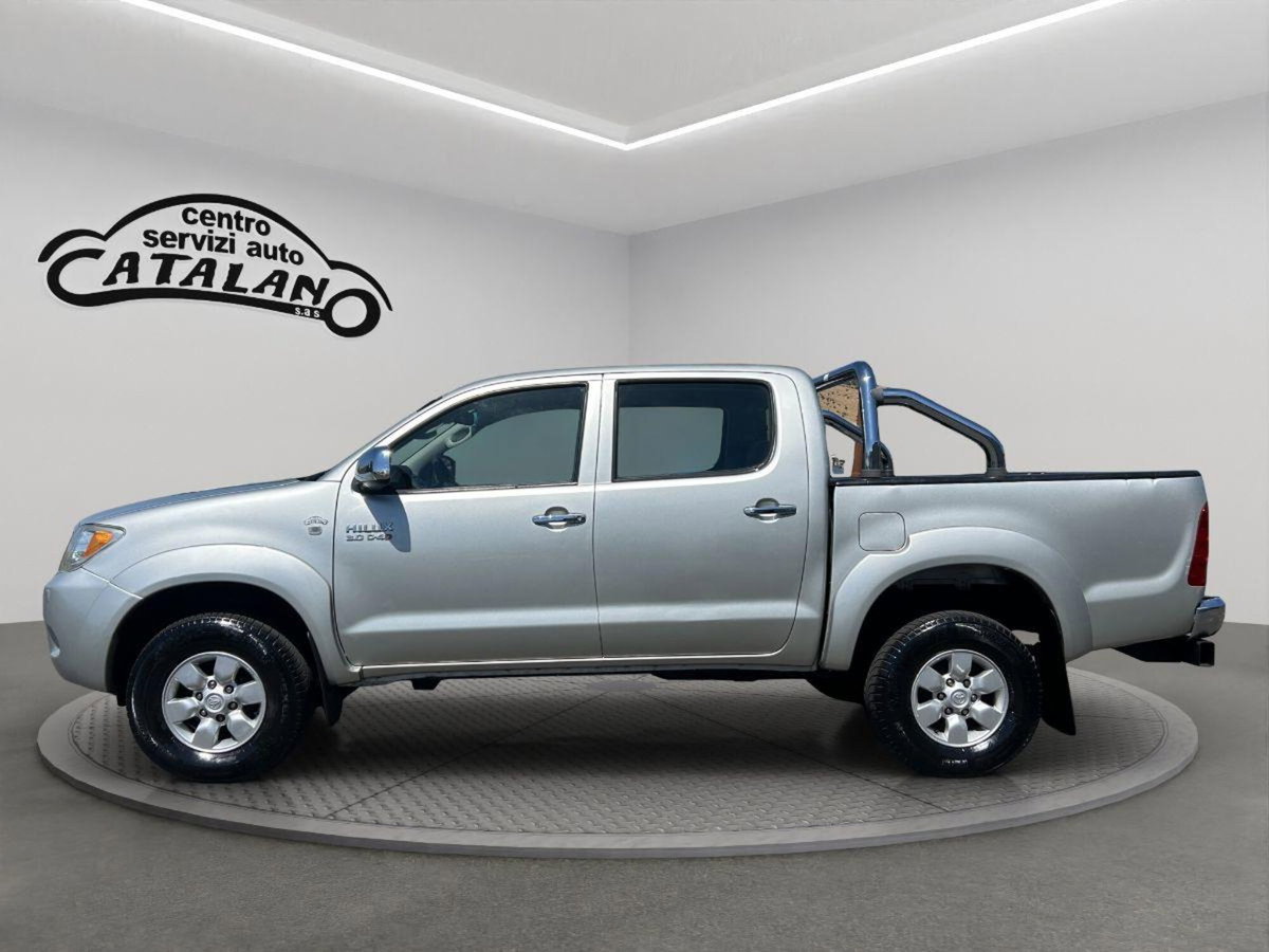 Toyota Hilux 3.0 D-4D 4WD 4p. Double Cab SR (2)