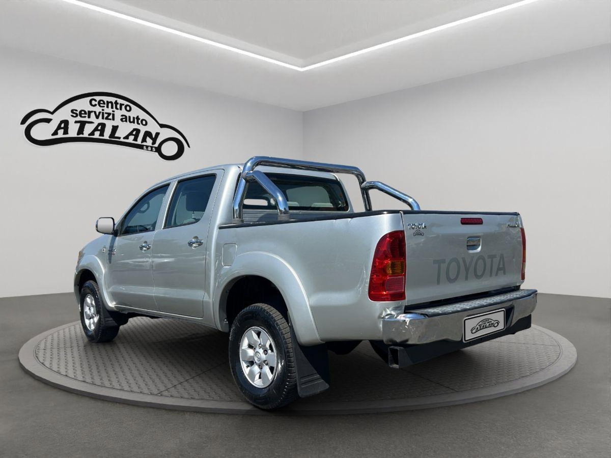 Toyota Hilux 3.0 D-4D 4WD 4p. Double Cab SR (3)