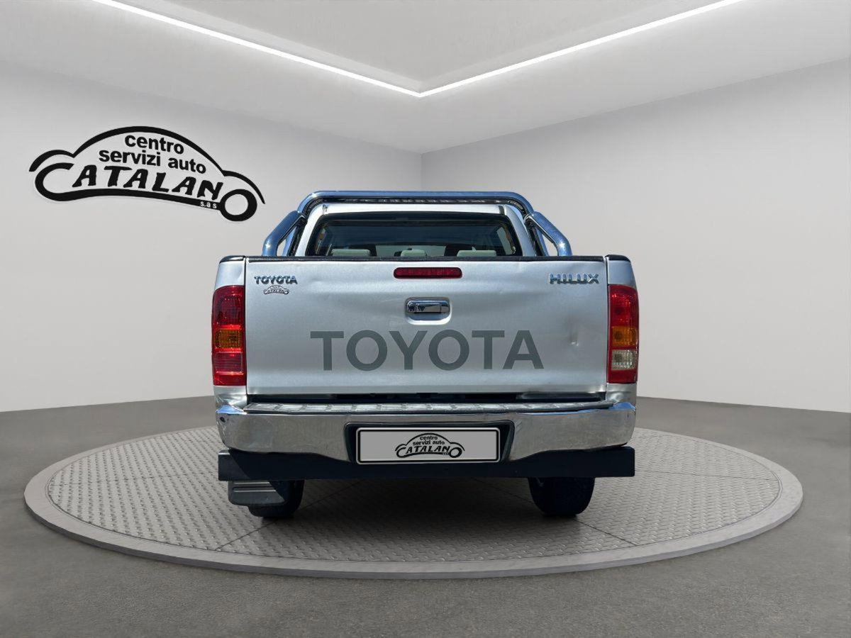 Toyota Hilux 3.0 D-4D 4WD 4p. Double Cab SR (4)