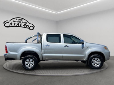 Toyota Hilux 3.0 D-4D 4WD 4p. Double Cab SR (6)