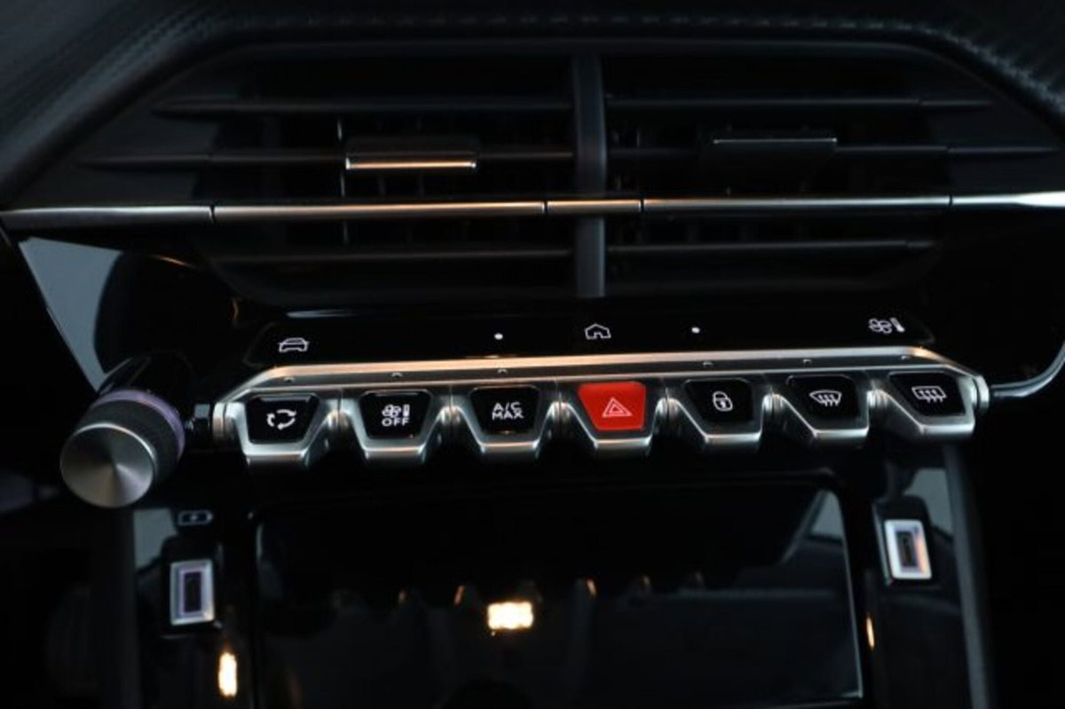 Peugeot 208 PureTech 100 Stop&Start 5 porte Allure (12)