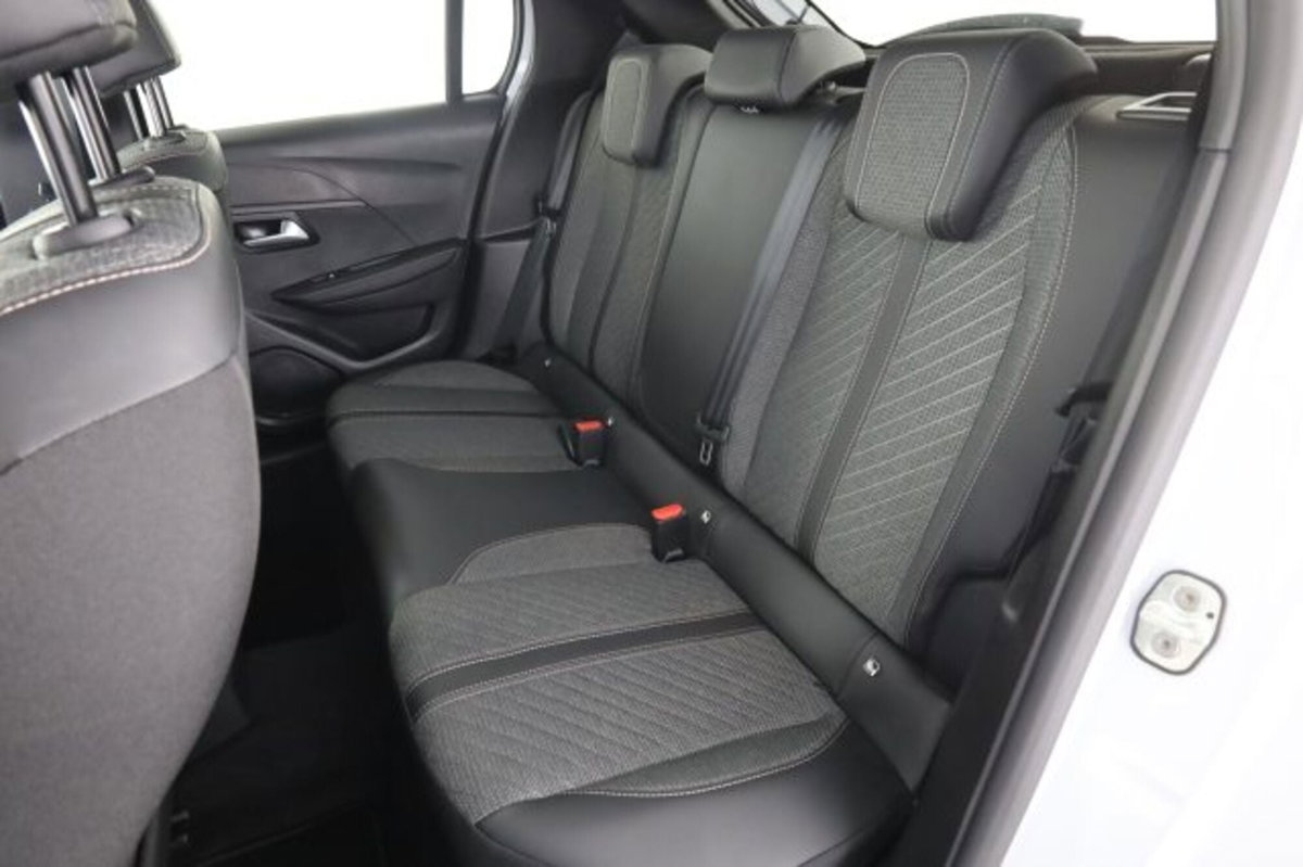 Peugeot 208 PureTech 100 Stop&Start 5 porte Allure (3)