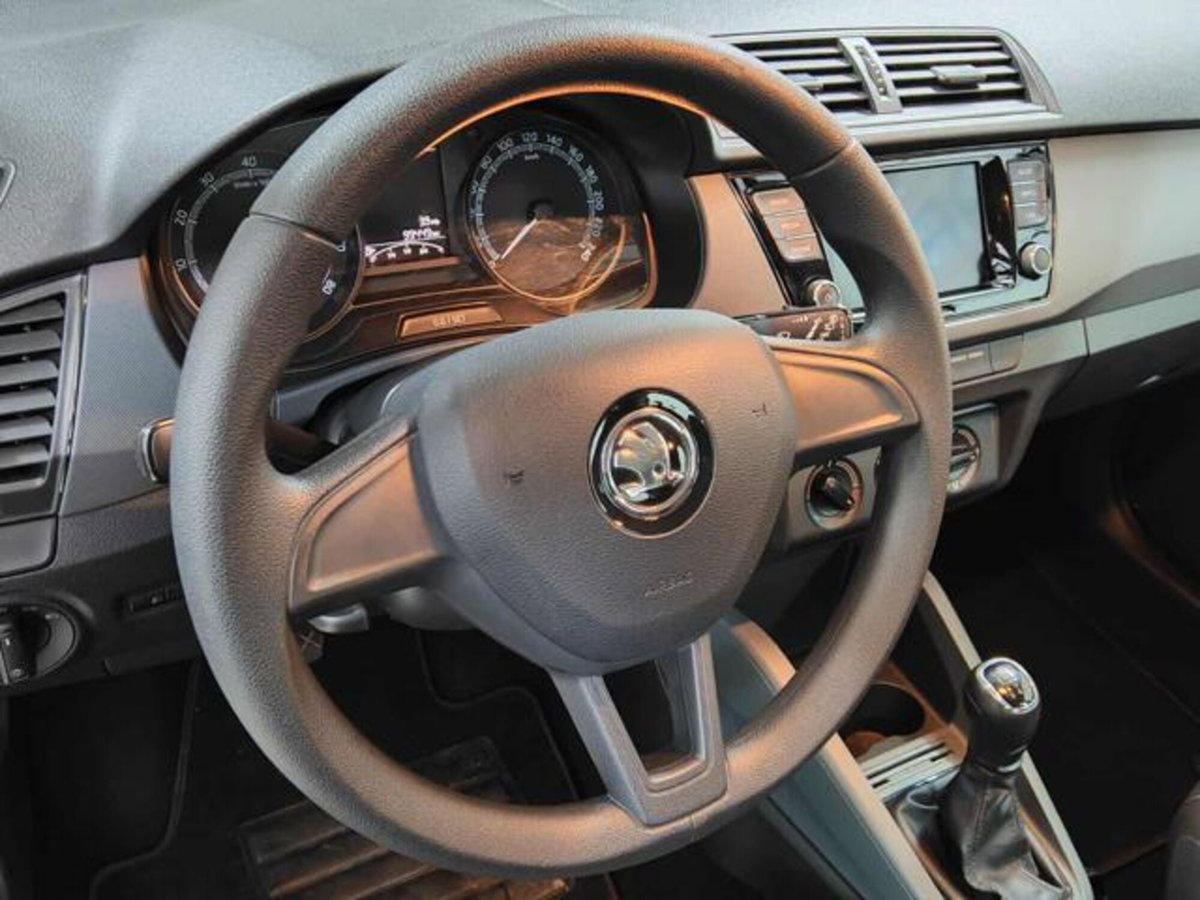 Skoda Fabia 1.0 MPI 60 CV Design Edition (5)