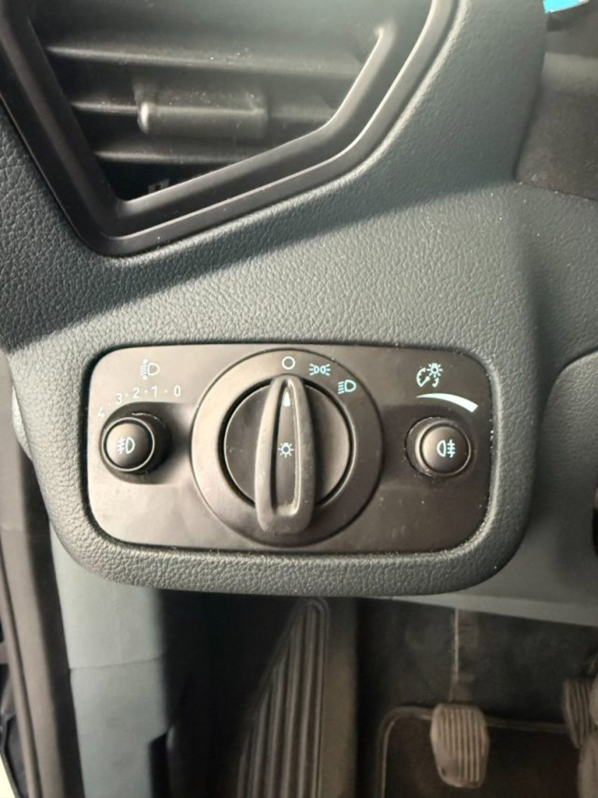 Ford C-Max 1.6 120CV GPL Titanium (20)