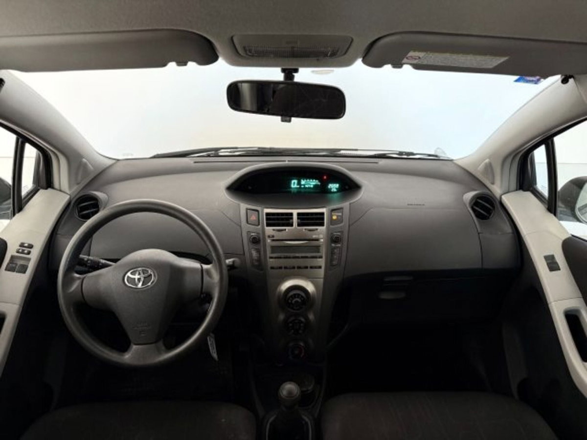 Toyota Yaris 1.0 5 porte Luxury pack (13)