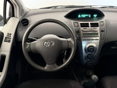 Toyota Yaris 1.0 5 porte Luxury pack (14)