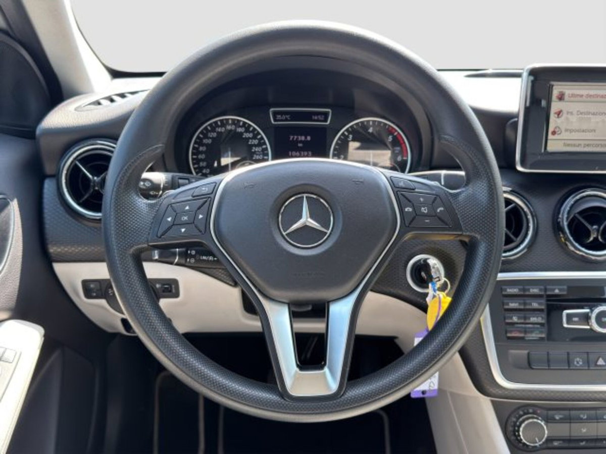 Mercedes-Benz Classe A 180 CDI BlueEFFICIENCY Automatic Executive (13)