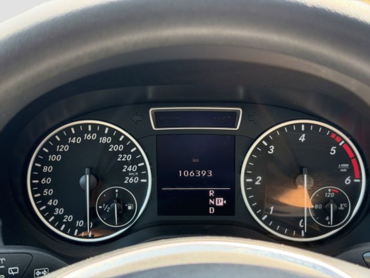 Mercedes-Benz Classe A 180 CDI BlueEFFICIENCY Automatic Executive (15)