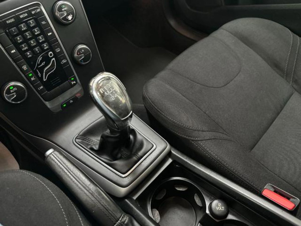 Volvo V40 D2 1.6 Summum (11)