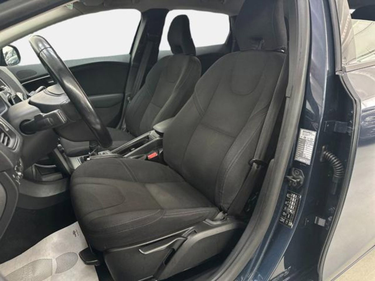 Volvo V40 D2 1.6 Summum (12)