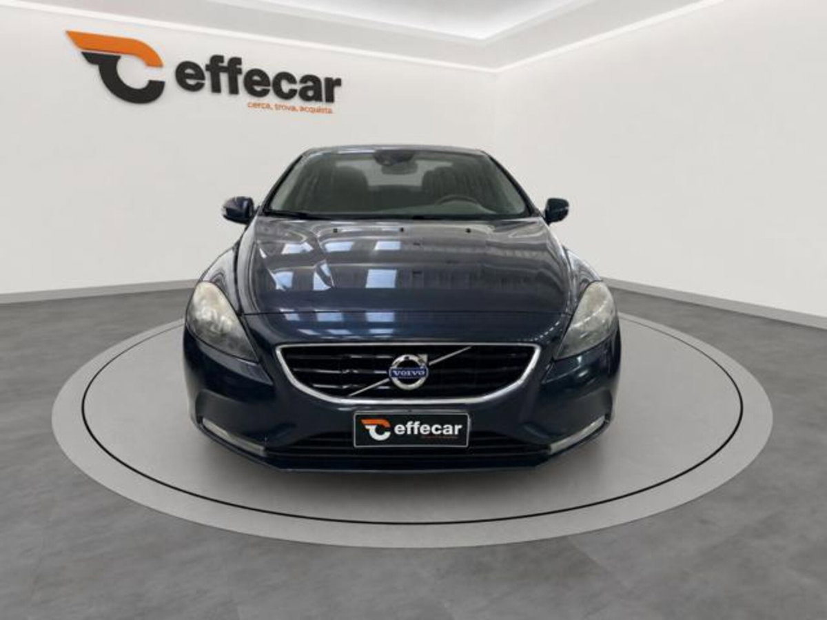 Volvo V40 D2 1.6 Summum (2)