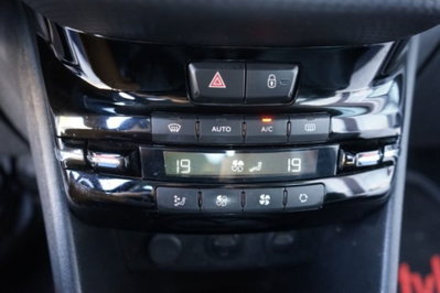 Peugeot 2008 e-HDi 92 CV Stop&Start robotizzato Active (11)