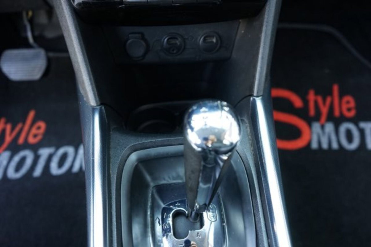 Peugeot 2008 e-HDi 92 CV Stop&Start robotizzato Active (15)