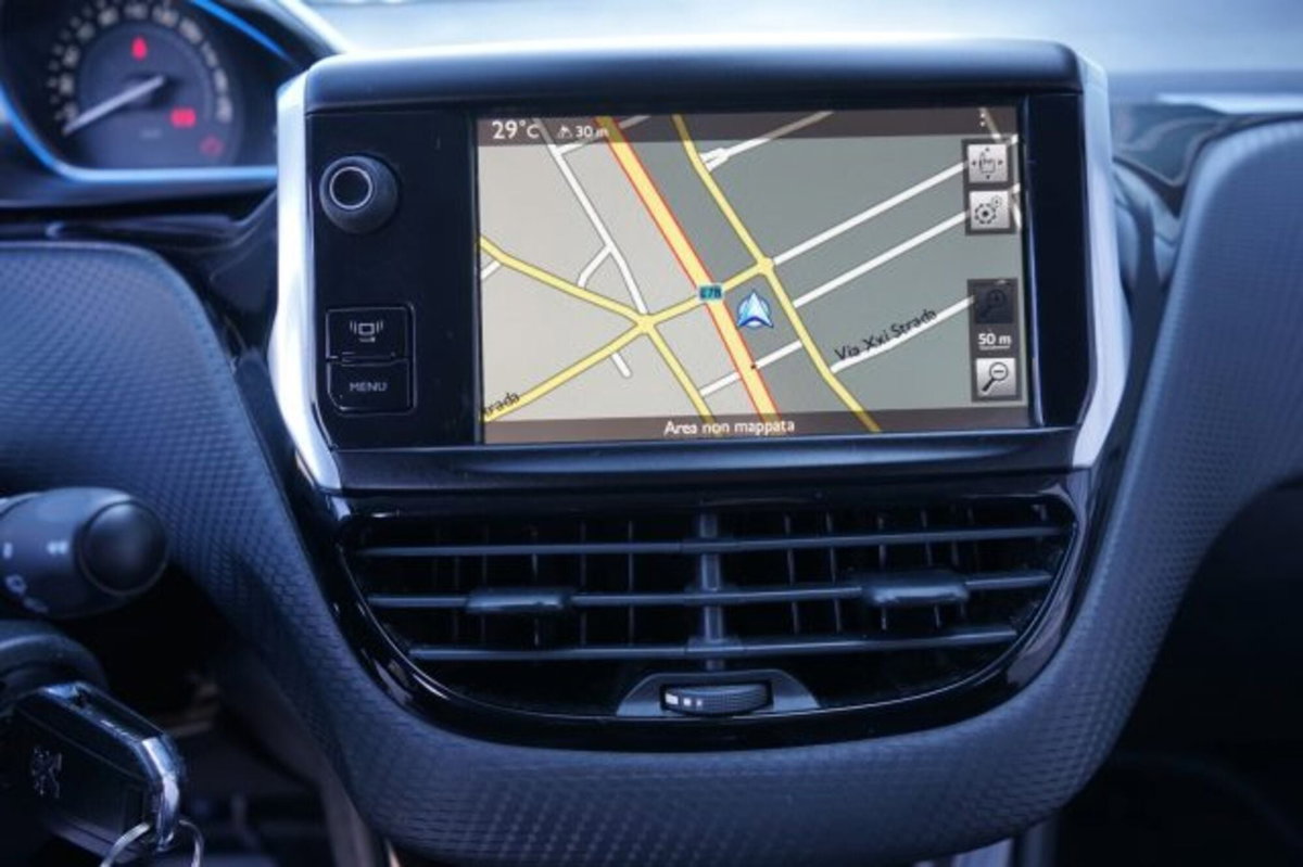 Peugeot 2008 e-HDi 92 CV Stop&Start robotizzato Active (16)