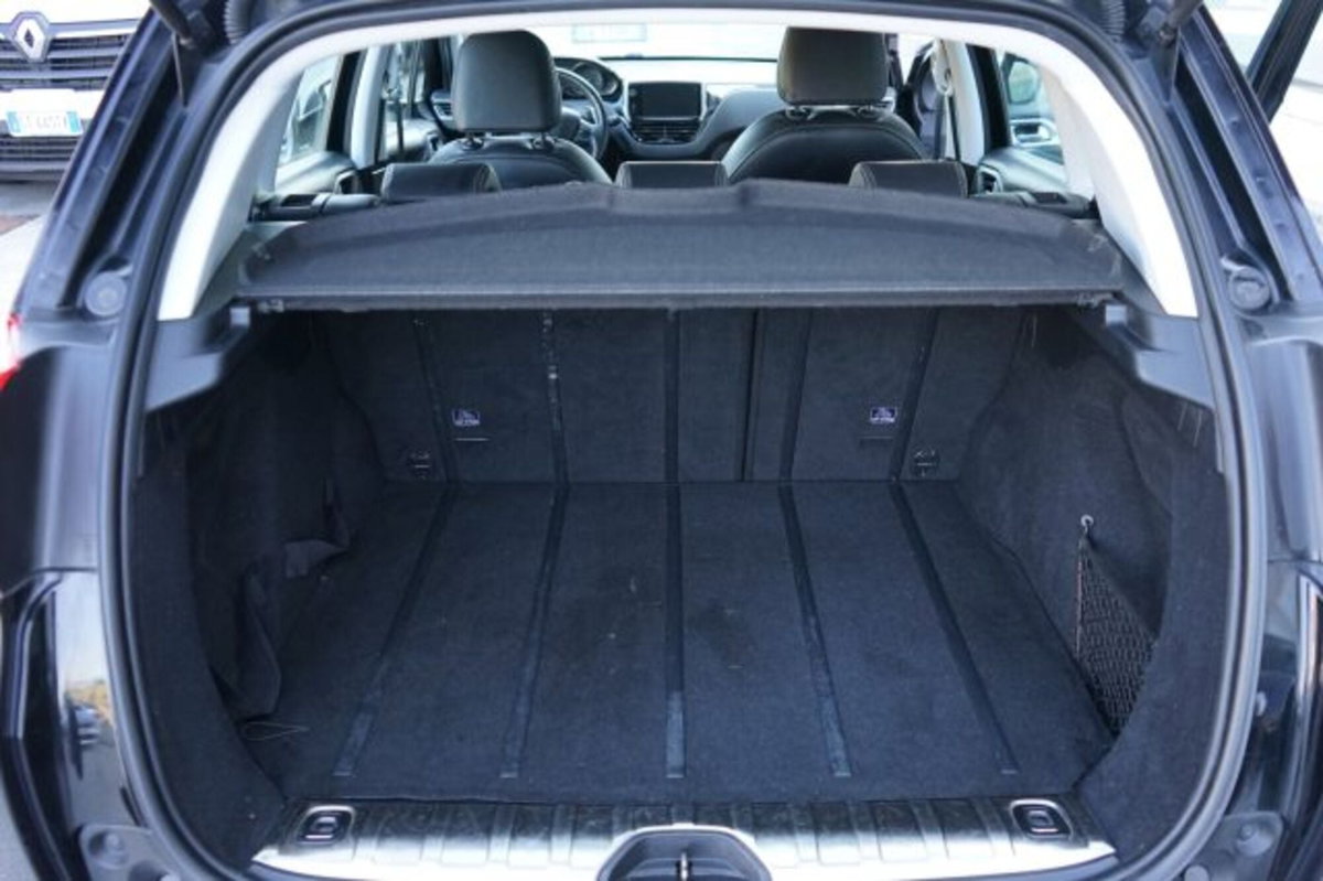 Peugeot 2008 e-HDi 92 CV Stop&Start robotizzato Active (19)