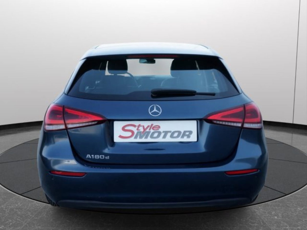 Mercedes-Benz Classe A Sedan 180 d Automatic 4p. Business (16)