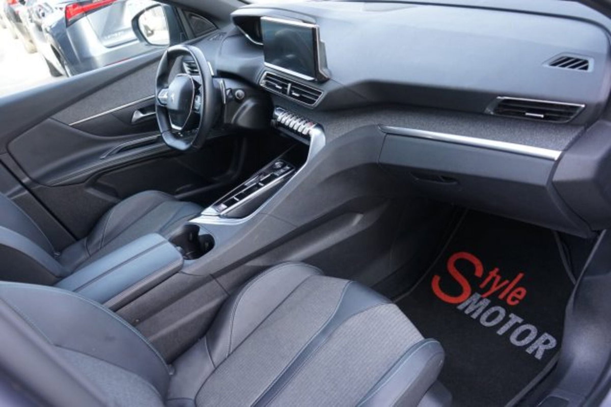 Peugeot 3008 BlueHDi 130 S&S EAT8 GT Pack (13)