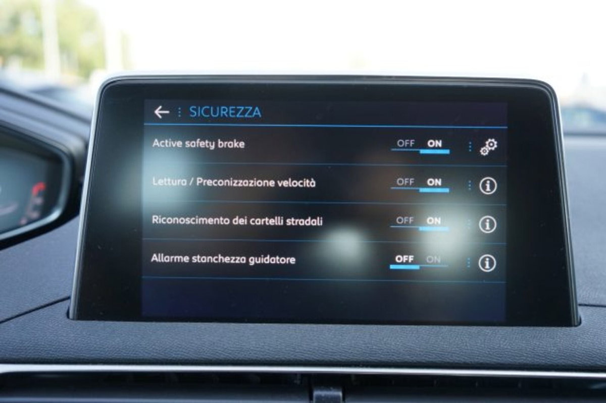 Peugeot 3008 BlueHDi 130 S&S EAT8 GT Pack (10)