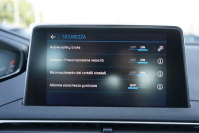 Peugeot 3008 BlueHDi 130 S&S EAT8 GT Pack (10)