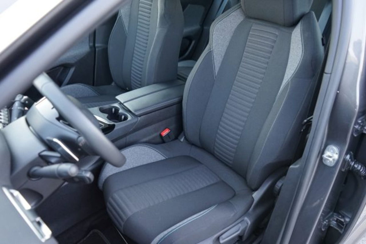 Peugeot 3008 BlueHDi 130 S&S EAT8 GT Pack (12)