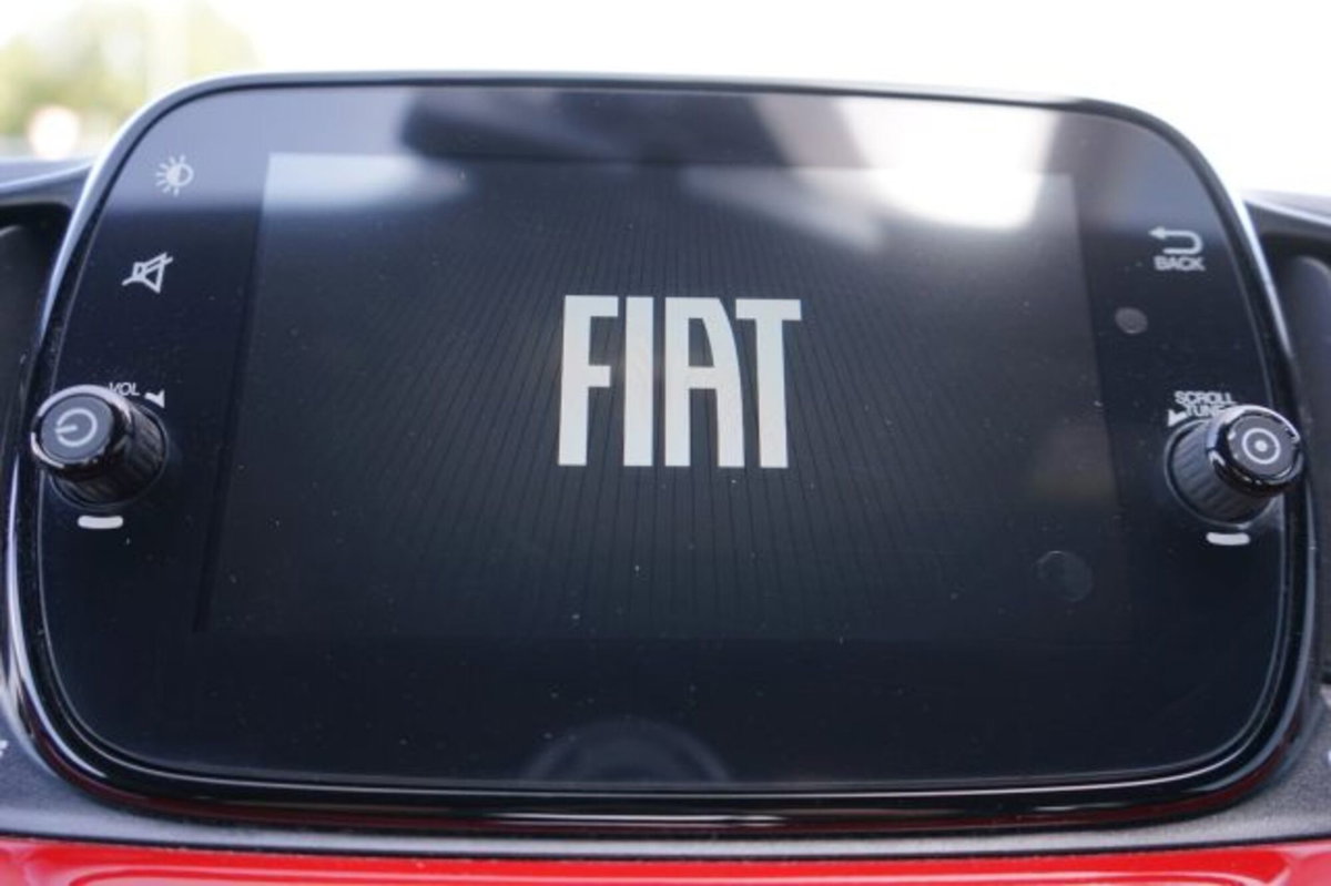 Fiat 500 1.0 Hybrid Red (20)