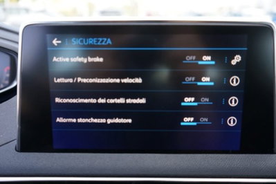 Peugeot 3008 BlueHDi 130 S&S EAT8 GT Pack (12)