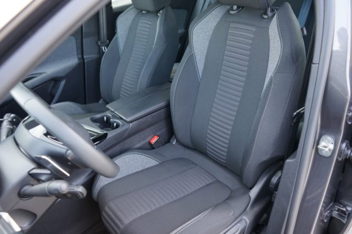 Peugeot 3008 BlueHDi 130 S&S EAT8 GT Pack (7)