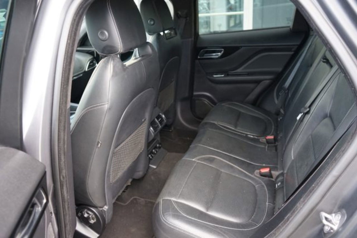 Jaguar F-Pace 2.0 D 240 CV AWD aut. R-Sport (18)