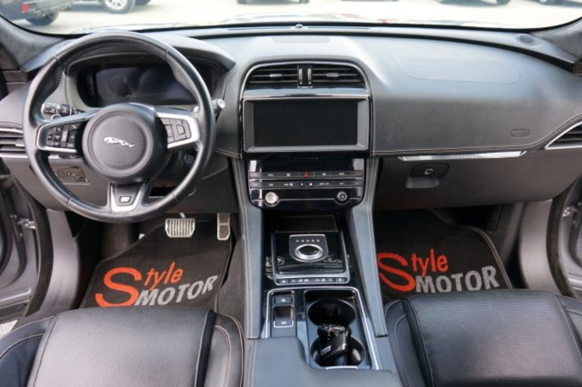 Jaguar F-Pace 2.0 D 240 CV AWD aut. R-Sport (5)
