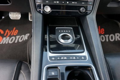Jaguar F-Pace 2.0 D 240 CV AWD aut. R-Sport (9)