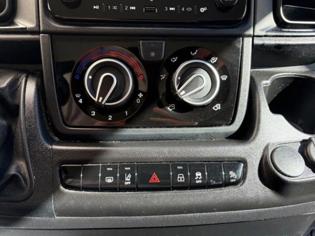 Peugeot Boxer Furgone 335 2.2 BlueHDi 140 S&S PM-TM Furgone Vetrato (15)