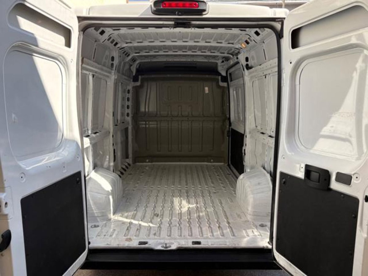 Peugeot Boxer Furgone 335 2.2 BlueHDi 140 S&S PM-TM Furgone Vetrato (8)